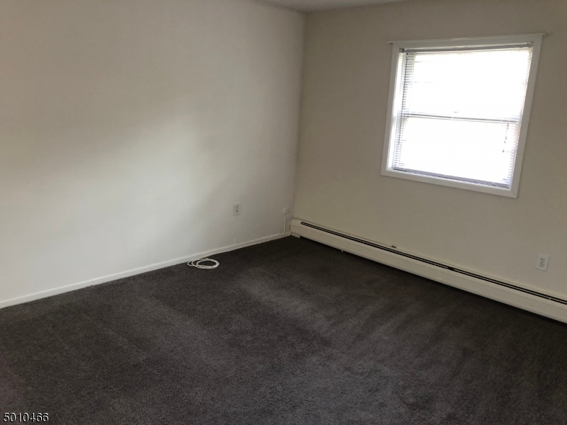 16 Knox Terrace Wayne, NJ 07470 - Photo 11 of 13