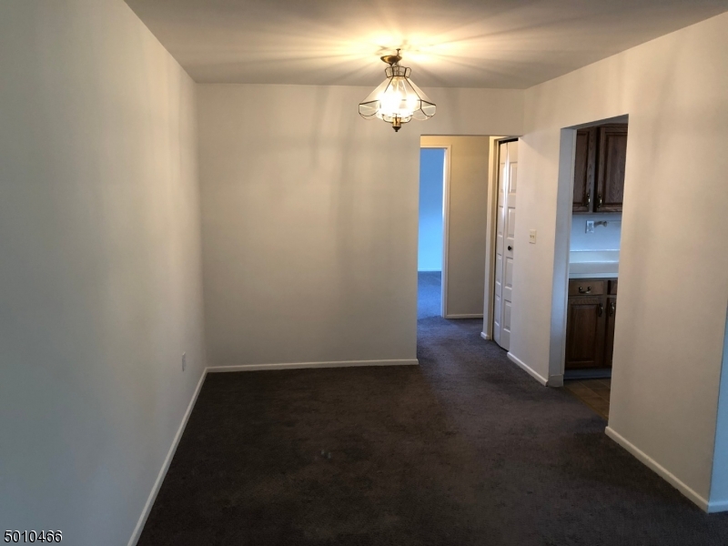 16 Knox Terrace Wayne, NJ 07470 - Photo 8 of 13