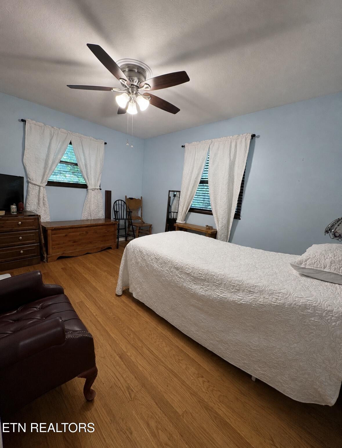 102 Morningside Drive Oak Ridge, TN 37830 - Photo 6 of 22 Upstairs Bedroom 2