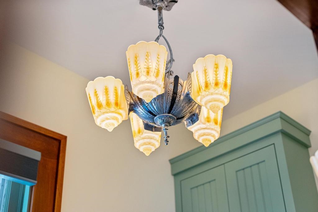 1059 North Riverside Avenue St. Clair, MI 48079 - Photo 17 of 27 Antique Lighting