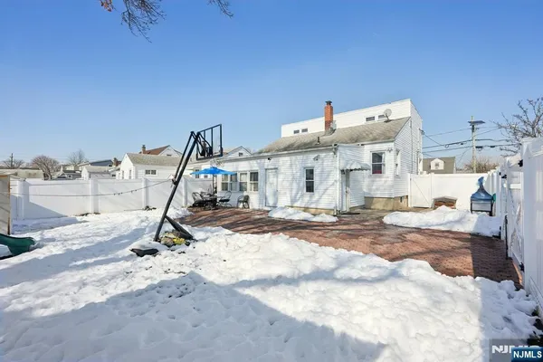 a picture of a park with of a white wall