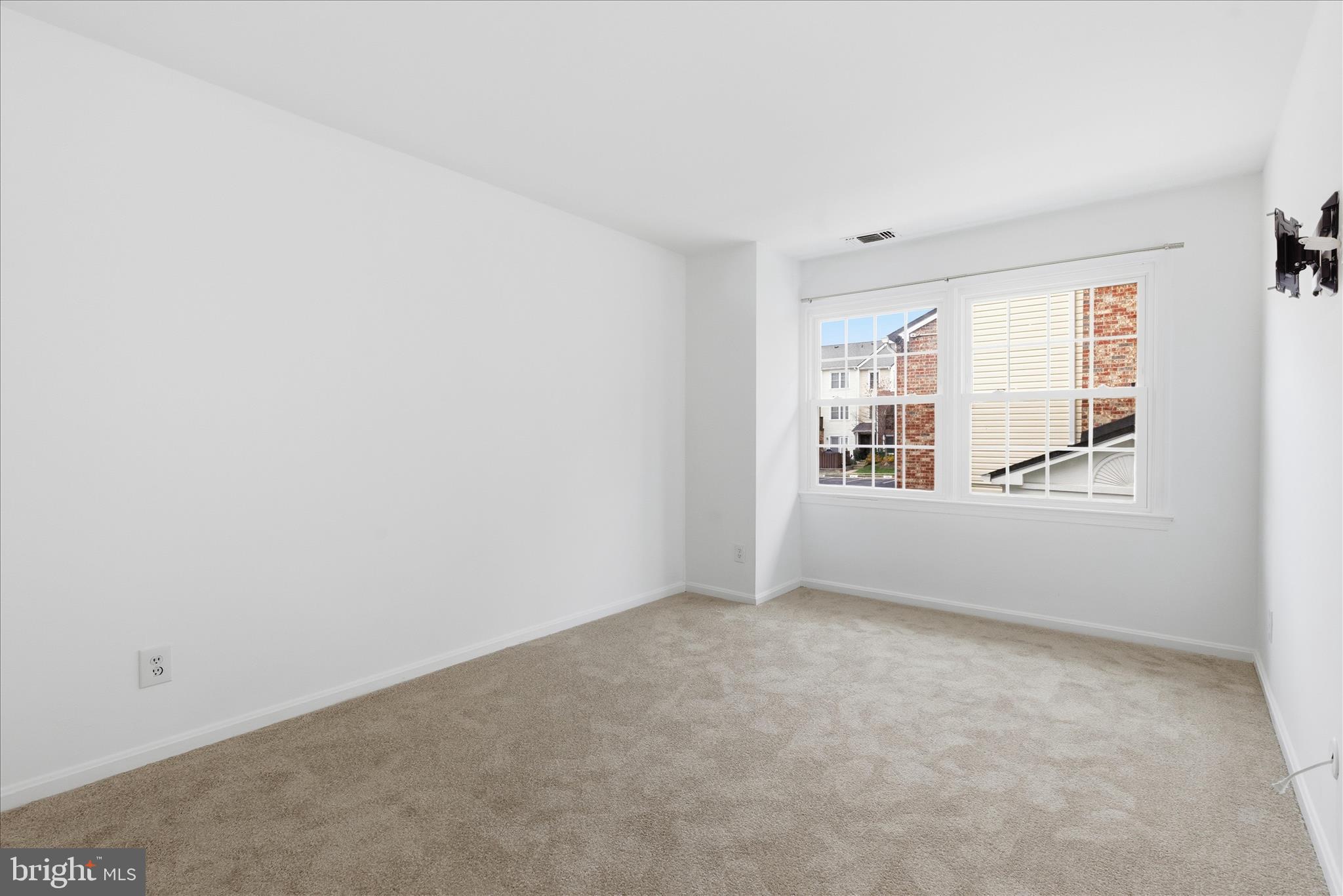 4167 Churchman Way Woodbridge, VA 22192 - Photo 23 of 36 an empty room with a window