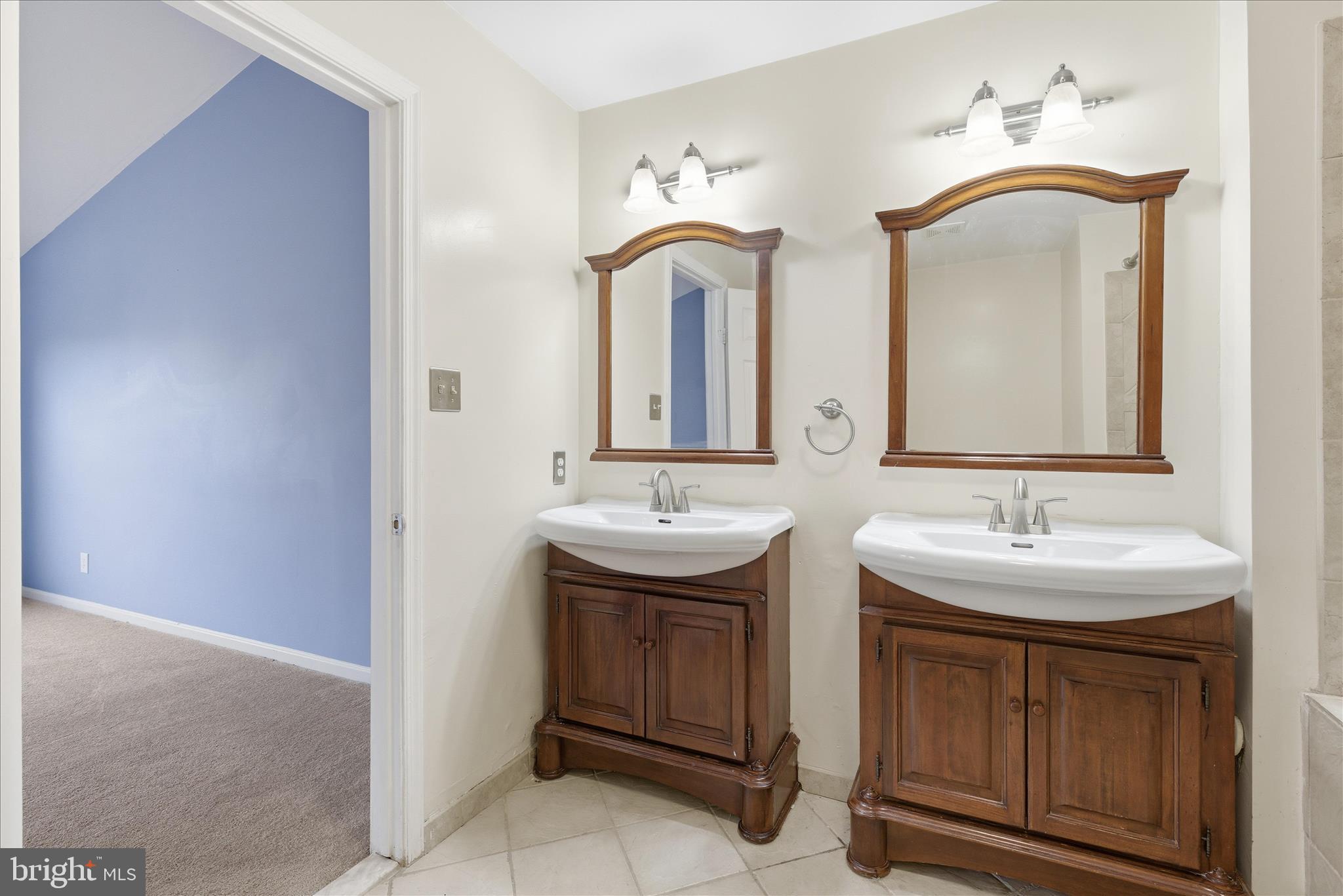 4167 Churchman Way Woodbridge, VA 22192 - Photo 33 of 36 a bathroom with 2 sink and a mirror