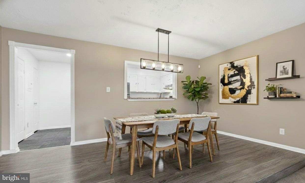 4167 Churchman Way Woodbridge, VA 22192 - Photo 6 of 36 a dining room with furniture and window