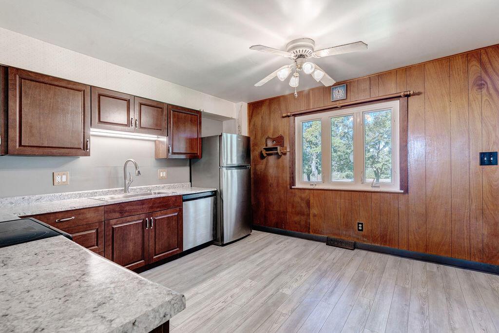 625 Alton Road Galloway, OH 43119 - Photo 2 of 30 Kitchen