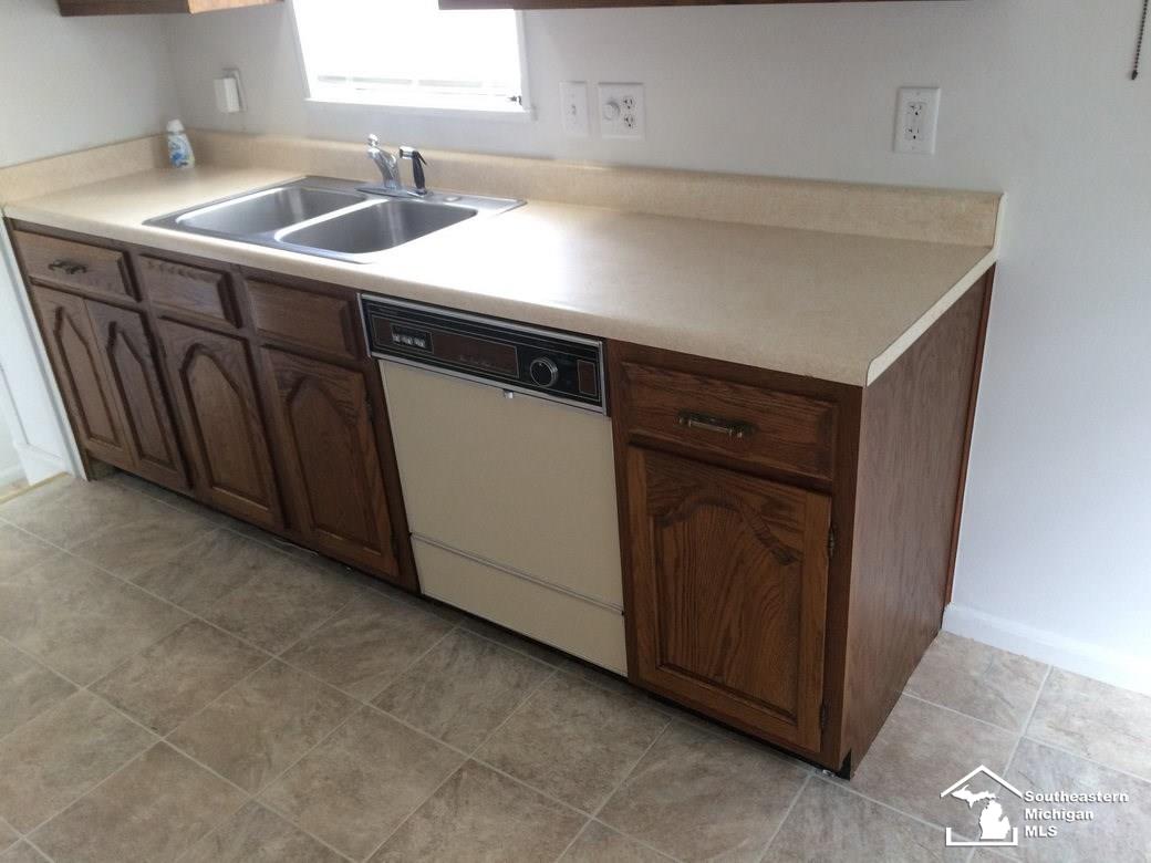 13414 Rosedale Street Southgate, MI 48195 - Photo 27 of 42 31294706-26.JPG