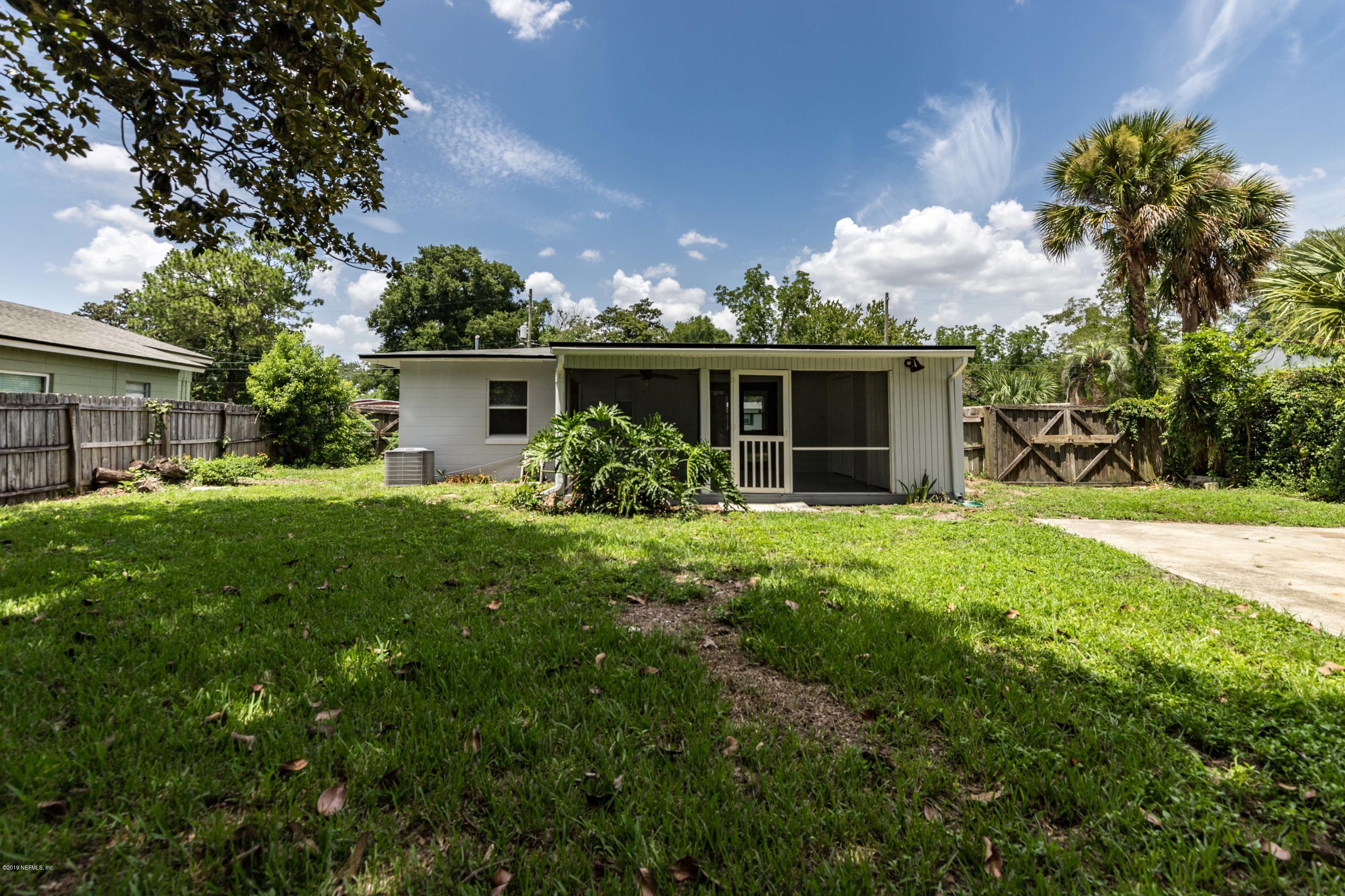 6750 Banbury Road Jacksonville, FL 32211 - Photo 43 of 45 a front view of house with yard and green space