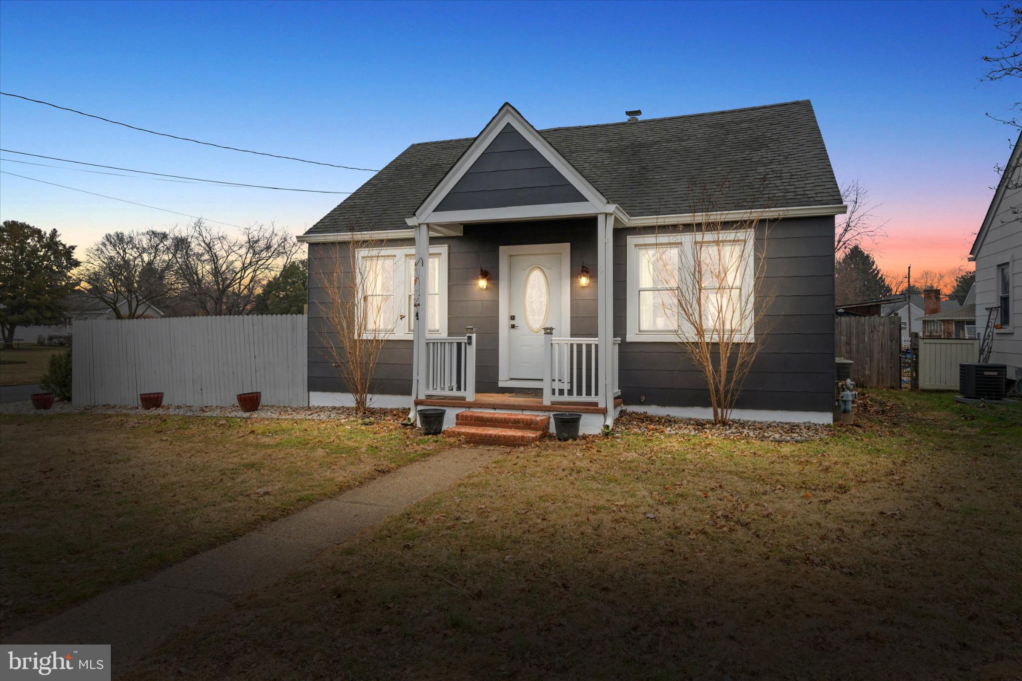7 2nd Avenue New Castle, DE 19720 - Photo 4 of 44 Charming home with inviting curb appeal.