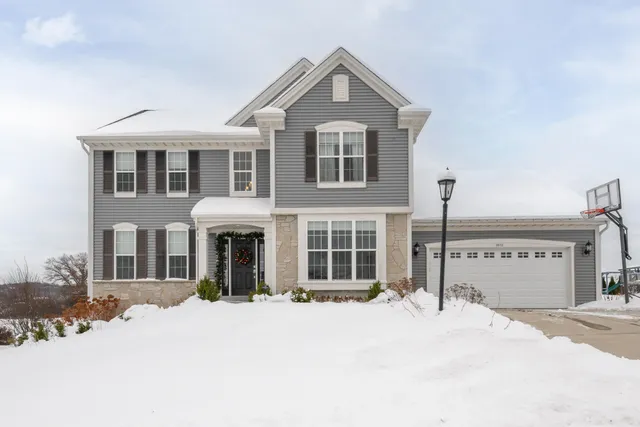 $714,900 | 3513 Olde Howell Road, Waukesha, WI 53188