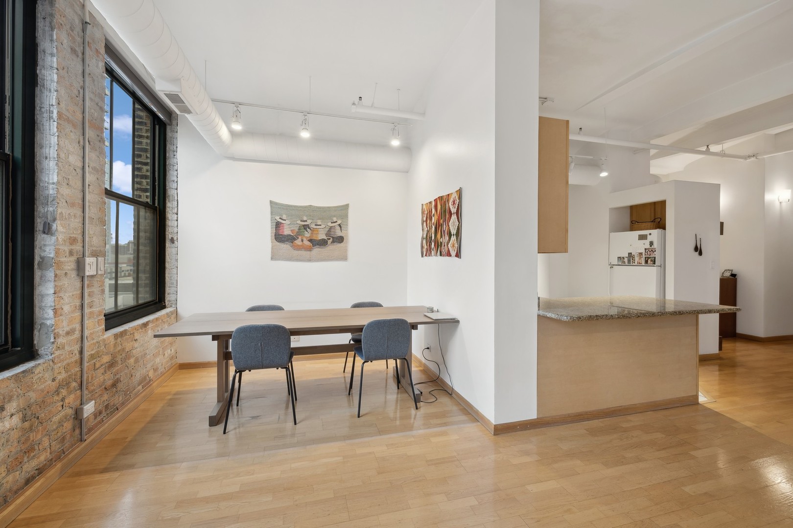801 South Wells Street, Unit 510 Chicago, IL 60607 - Photo 5 of 11 a view of a livingroom with furniture and a kitchen