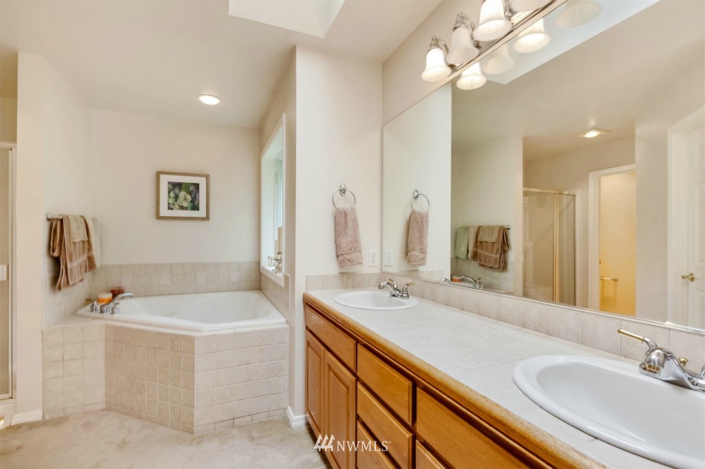1128 185th Place Southeast Bothell, WA 98012 - Photo 13 of 20 Gallery Image 13