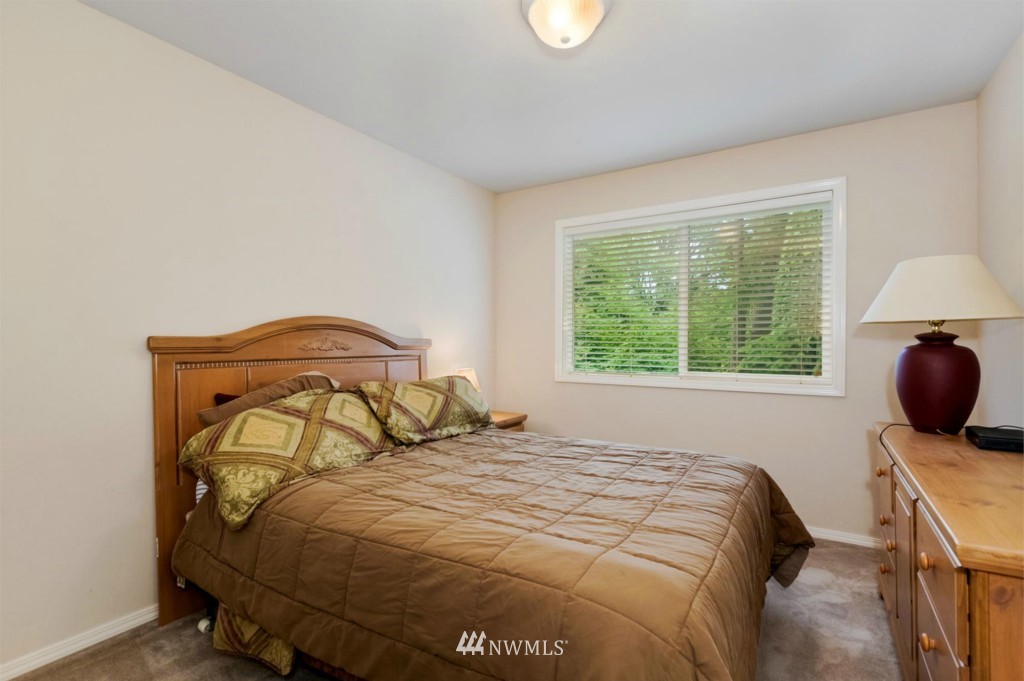 1128 185th Place Southeast Bothell, WA 98012 - Photo 14 of 20 Gallery Image 14