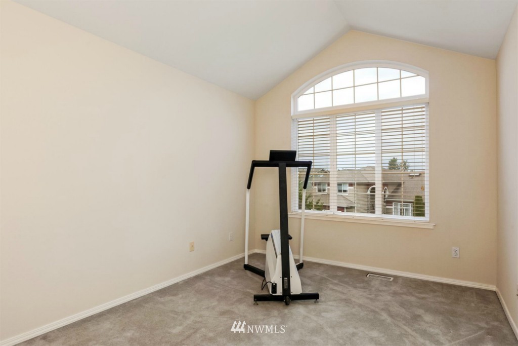 1128 185th Place Southeast Bothell, WA 98012 - Photo 17 of 20 Gallery Image 17