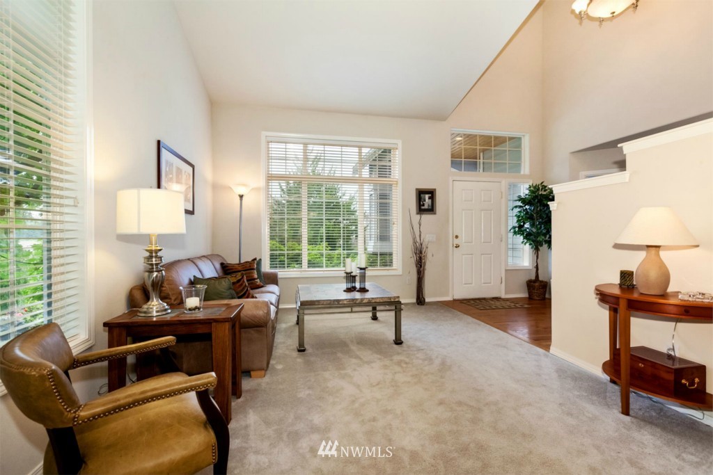1128 185th Place Southeast Bothell, WA 98012 - Photo 5 of 20 Gallery Image 5