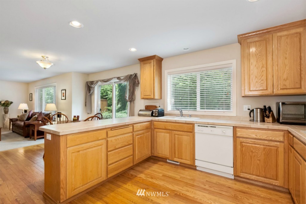 1128 185th Place Southeast Bothell, WA 98012 - Photo 8 of 20 Gallery Image 8