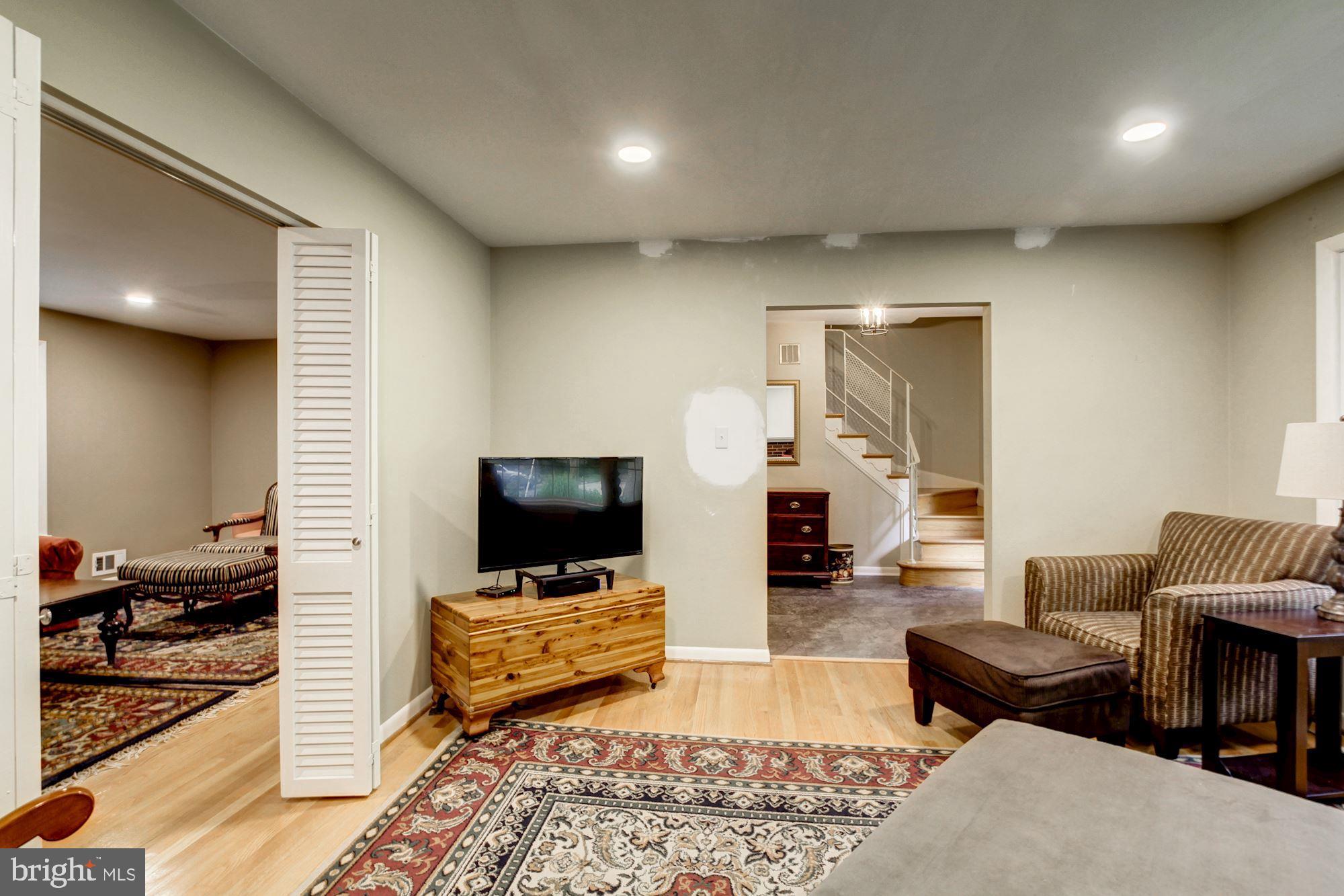 8 Crest Park Court Silver Spring, MD 20903 - Photo 7 of 36 Gallery Image 7
