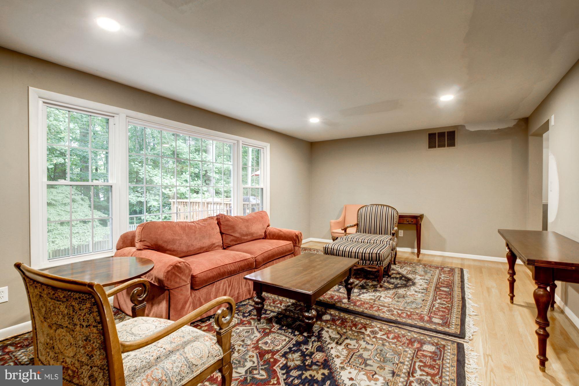 8 Crest Park Court Silver Spring, MD 20903 - Photo 9 of 36 Gallery Image 9