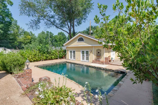 $479,000 | 1680 Carruthers Place, Memphis, TN 38112