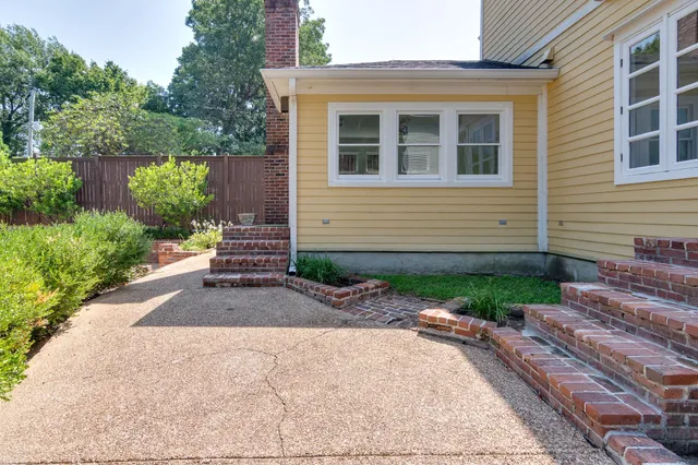 $479,000 | 1680 Carruthers Place, Memphis, TN 38112