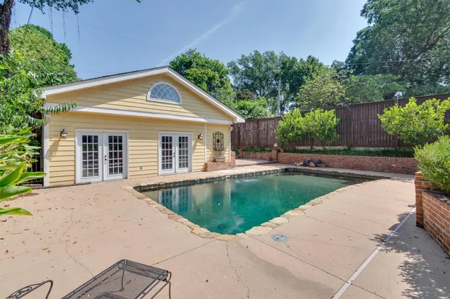 $479,000 | 1680 Carruthers Place, Memphis, TN 38112