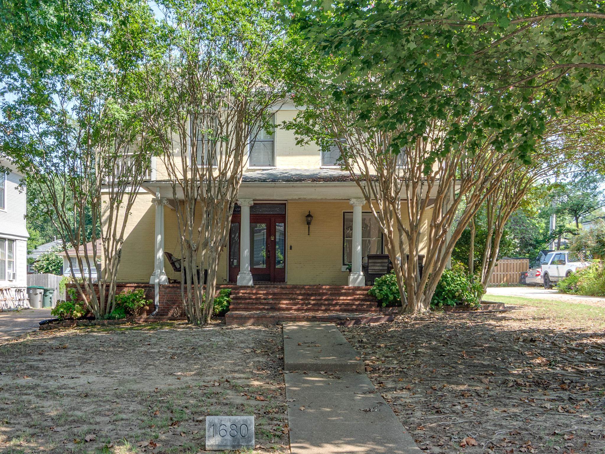 1680 Carruthers Place Memphis, TN 38112 - Photo 36 of 36 a front view of a house with a yard