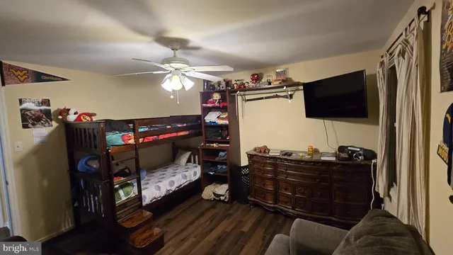 a bedroom with a bed and a flat tv screen