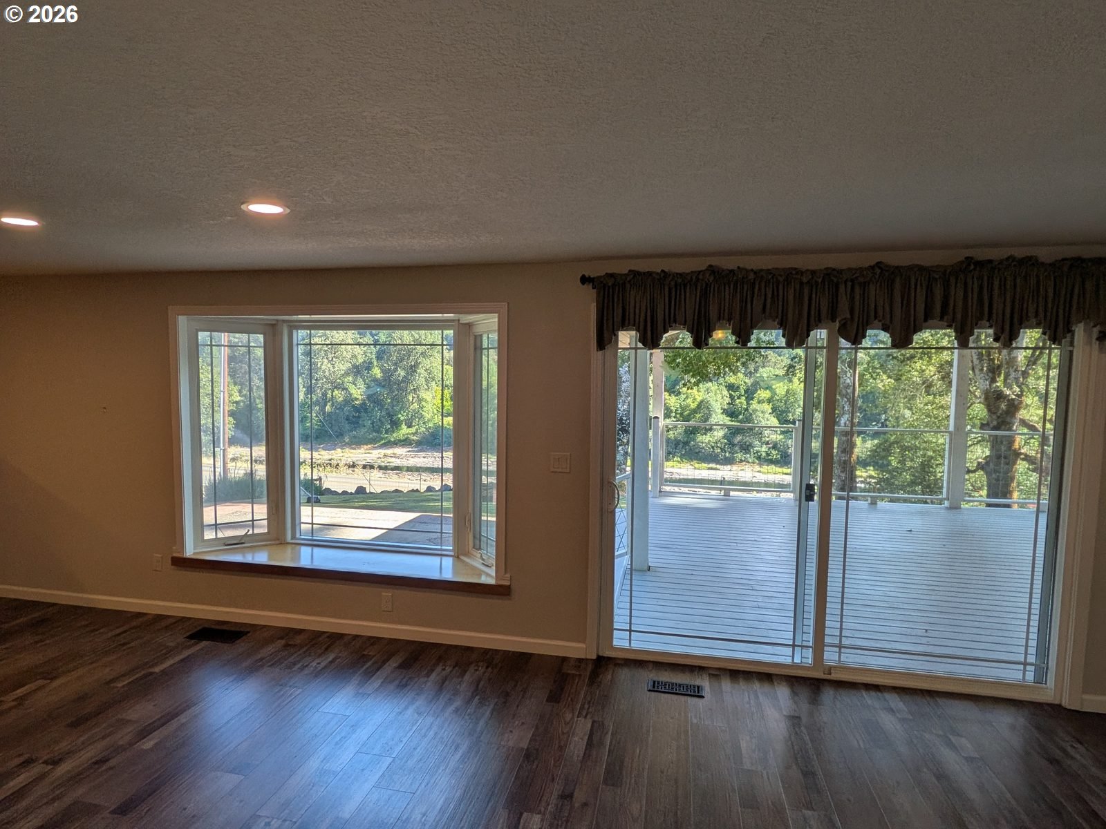 9450 Bullock Road Oakland, OR 97462 - Photo 11 of 18 Gallery Image 11