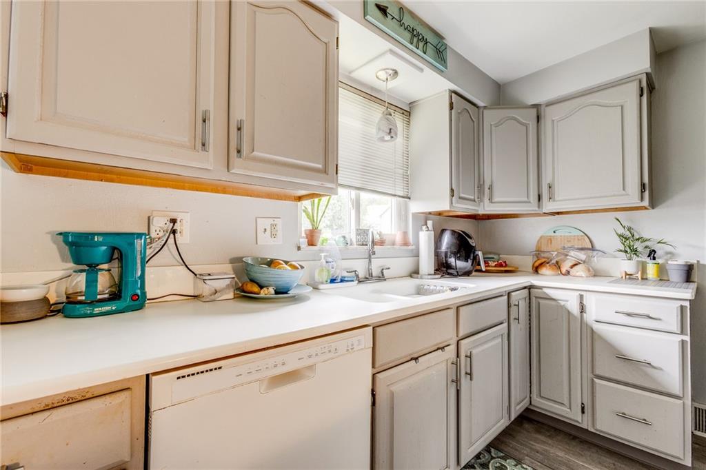 1220 Edith Drive Irwin, PA 15642 - Photo 14 of 35