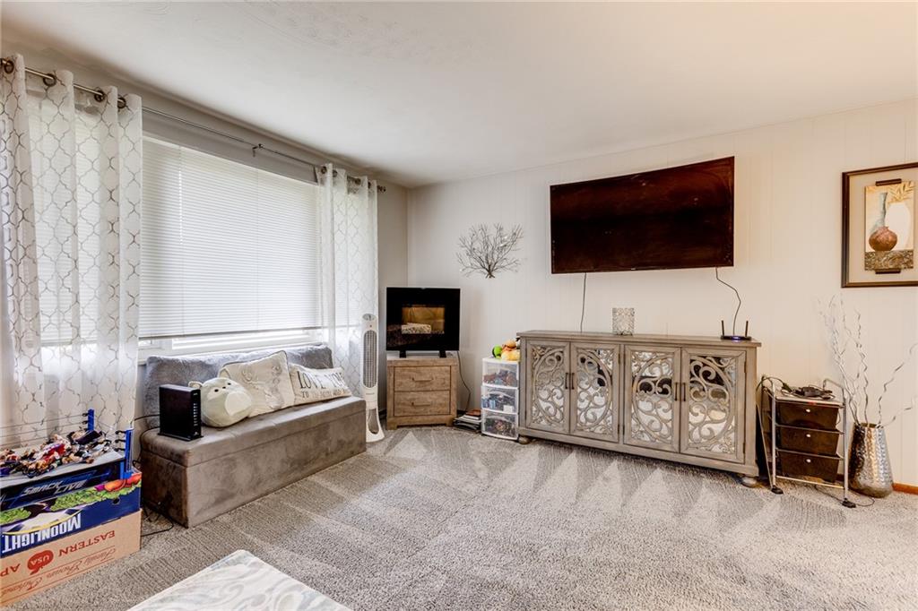 1220 Edith Drive Irwin, PA 15642 - Photo 4 of 35