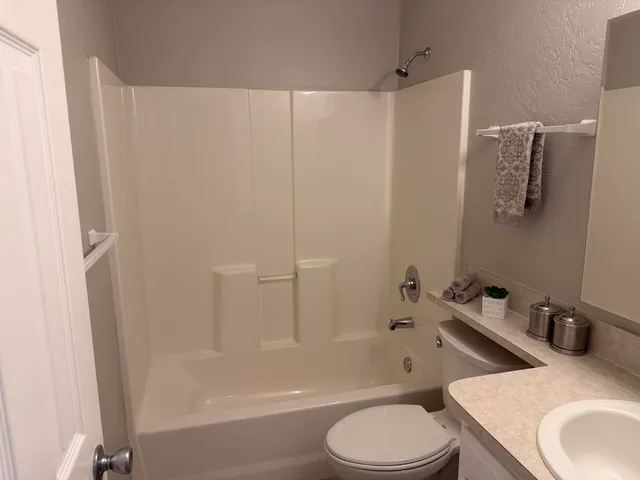 $1,950 | 125 Southeast Millwood Terrace, Stuart, FL 34997