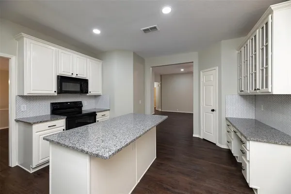 $2,750 | 2716 Rocky Creek Drive, Mansfield, TX 76063
