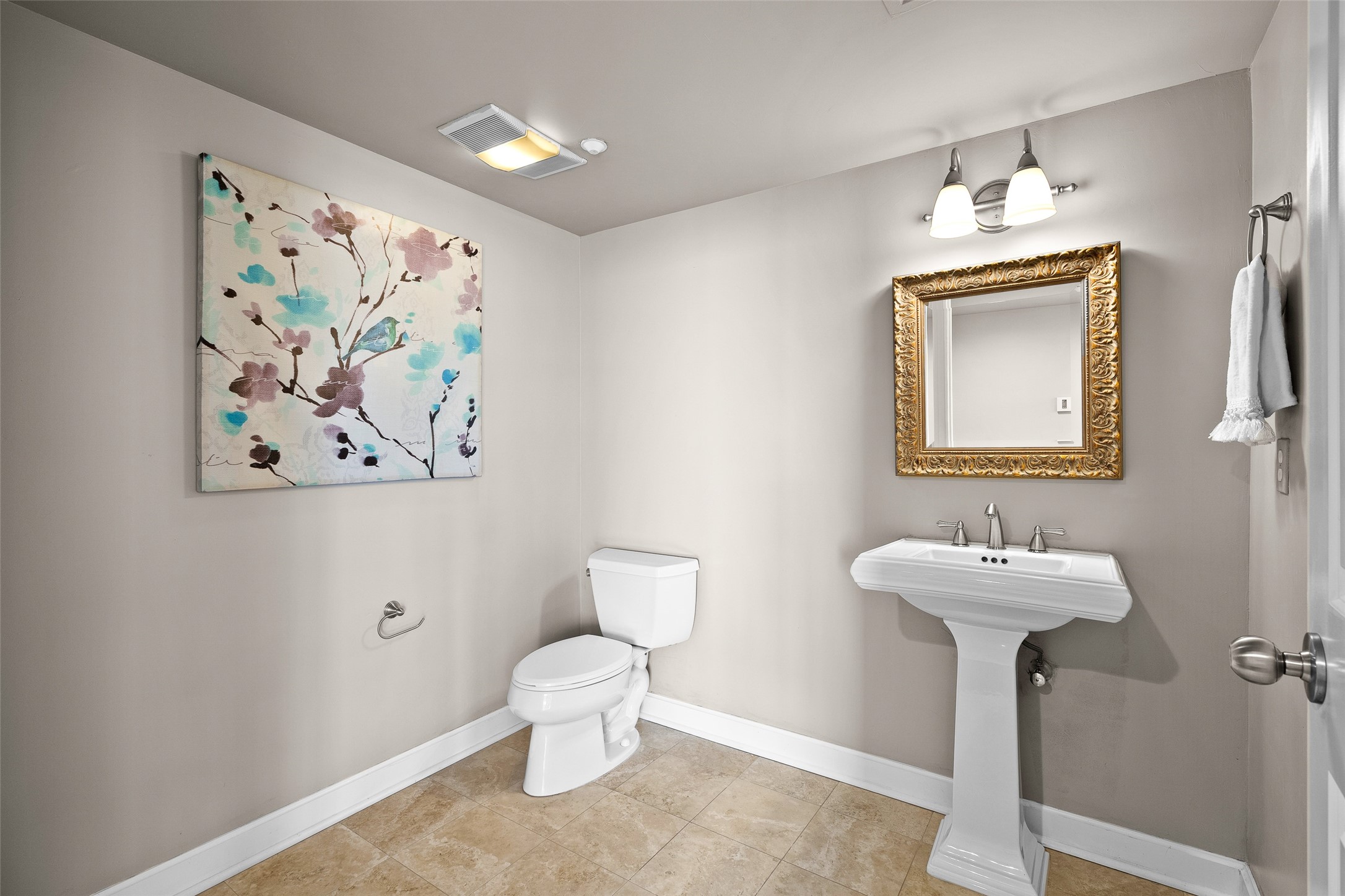 914 Main Street, Unit 1902 Houston, TX 77002 - Photo 12 of 32 a bathroom with a sink mirror and toilet