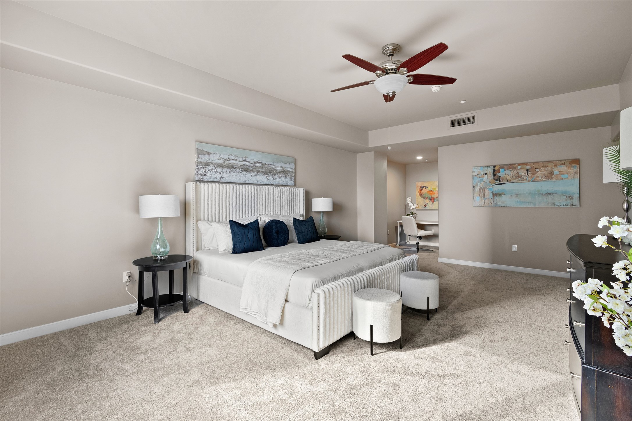 914 Main Street, Unit 1902 Houston, TX 77002 - Photo 14 of 32 a bedroom with a bed and window