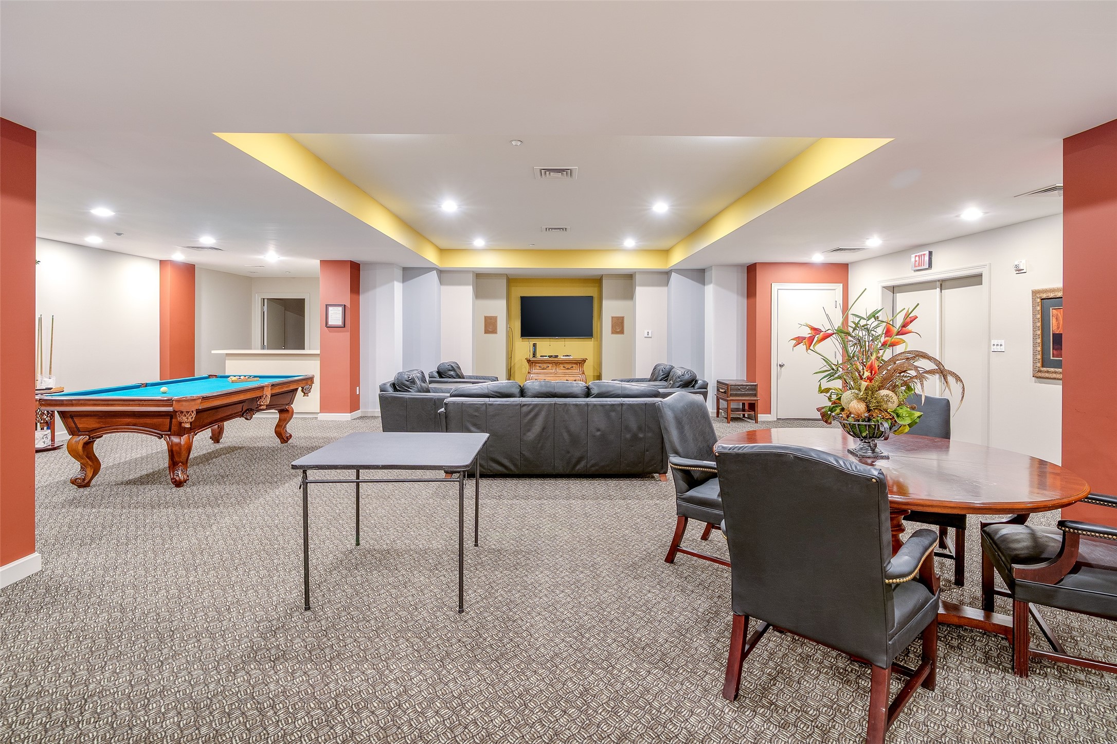 914 Main Street, Unit 1902 Houston, TX 77002 - Photo 28 of 32 a living room with furniture kitchen view and a table