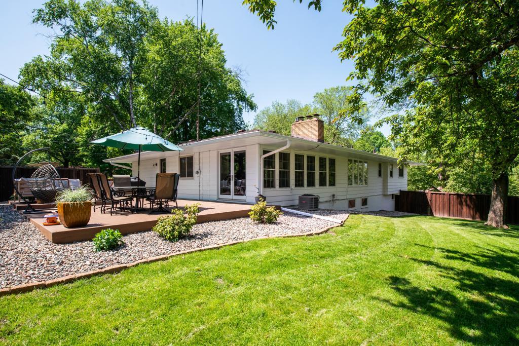 2560 Vale Crest Road Golden Valley, MN 55422 - Photo 22 of 35