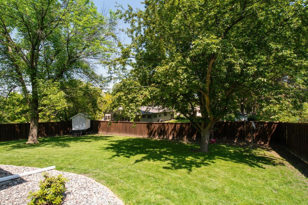 2560 Vale Crest Road Golden Valley, MN 55422 - Photo 24 of 35