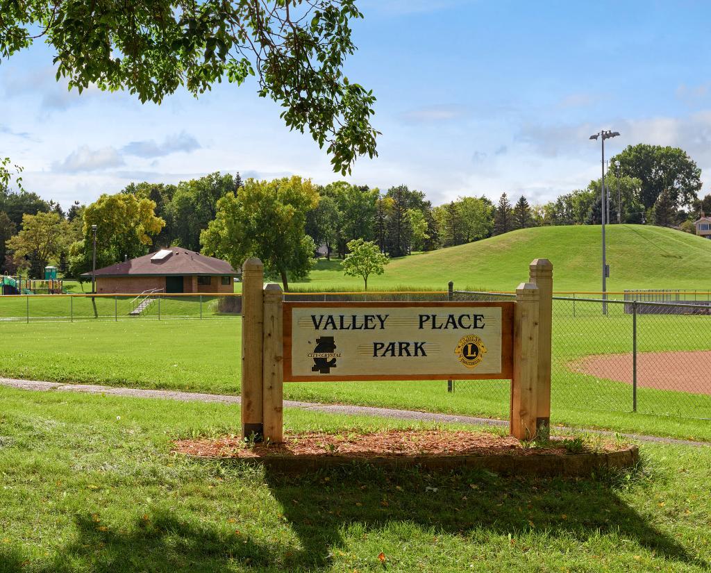 2560 Vale Crest Road Golden Valley, MN 55422 - Photo 27 of 35