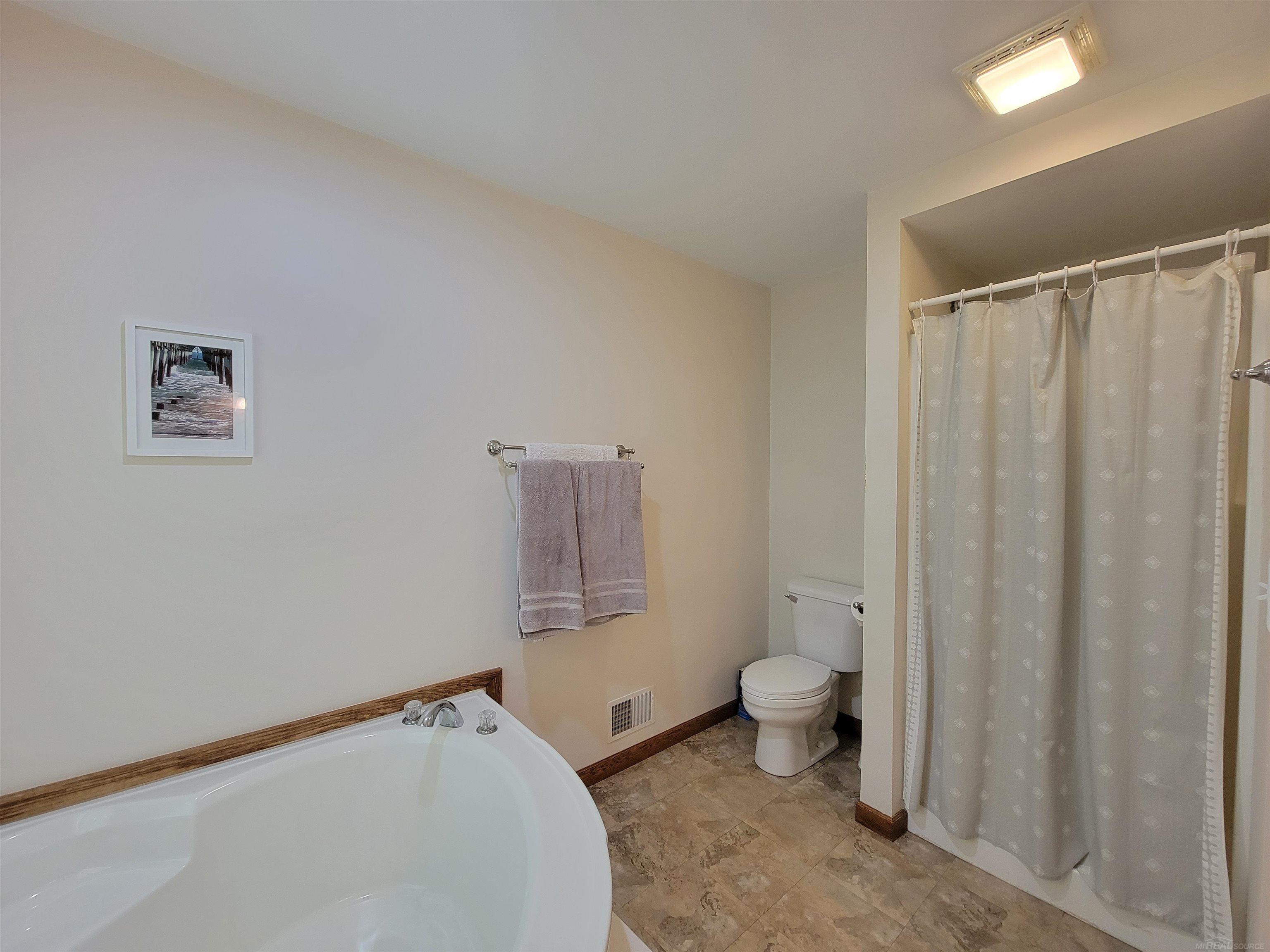 1045 North Lakeshore Road Port Sanilac, MI 48469 - Photo 13 of 33 50086909-12.JPG