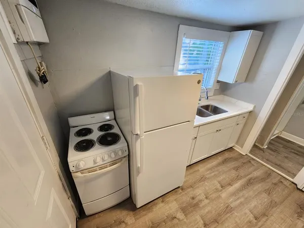 $1,095 | 407 South Jupiter Avenue, Unit 11, Clearwater, FL 33755