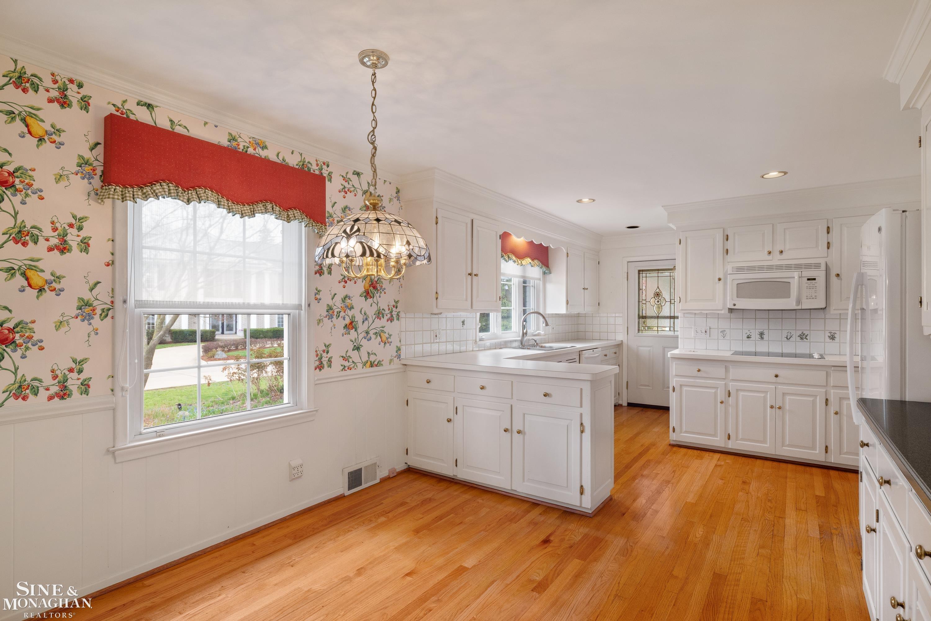 72 South Duval Road Grosse Pointe, MI 48236 - Photo 13 of 48 50204422-c8f73c11-b7df-4cd6-9bca-c51dc5656c3f.JPG