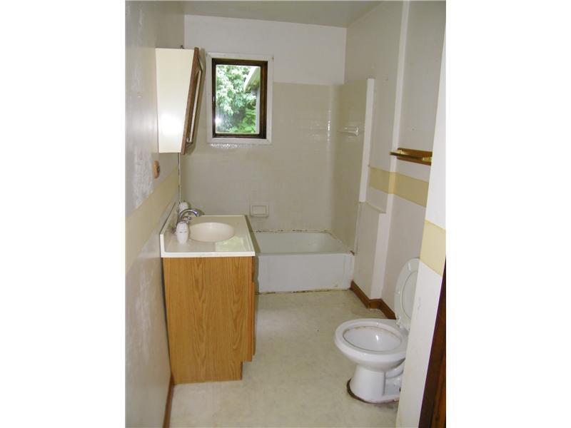 562 Shaffer Road Hookstown, PA 15050 - Photo 10 of 21 Full Bath. This bath services the upstairs of the home and has had some updates