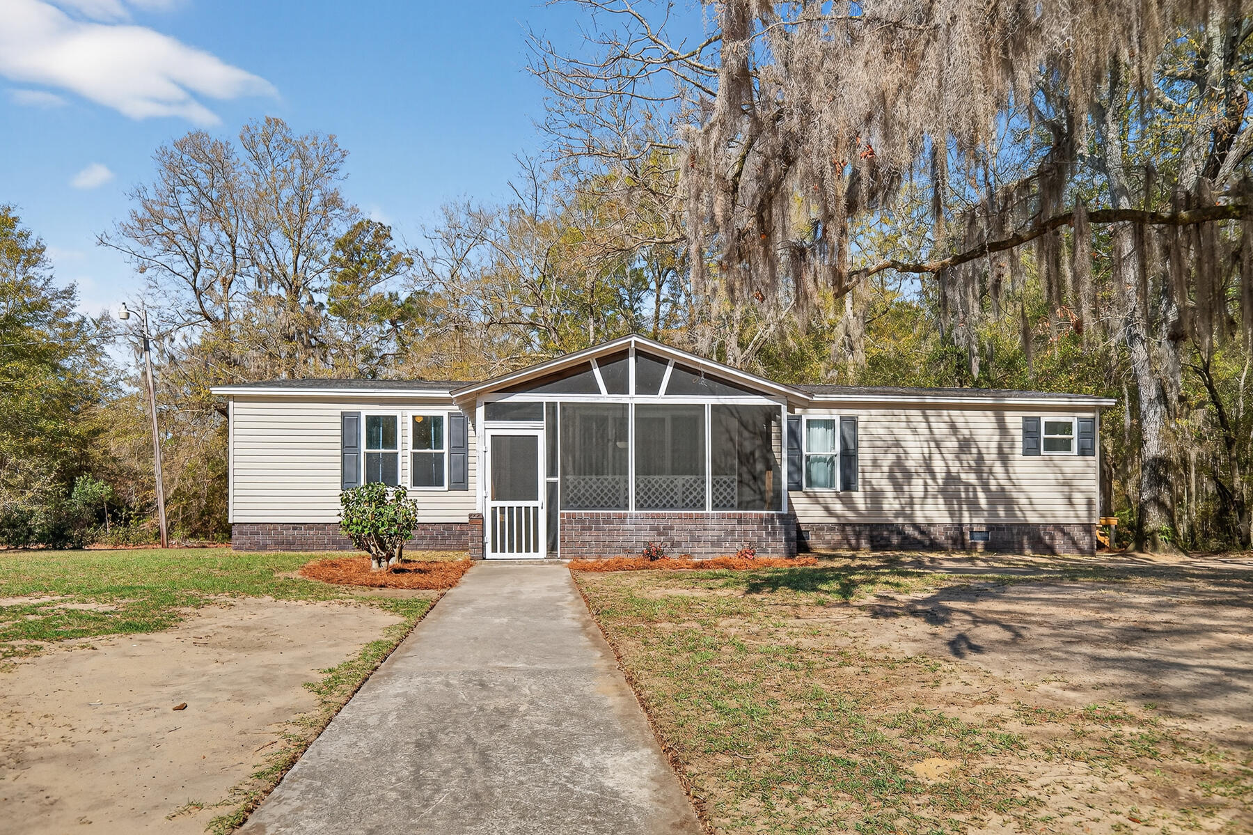 1223 Benton Road Summerton, SC 29148 - Photo 5 of 51