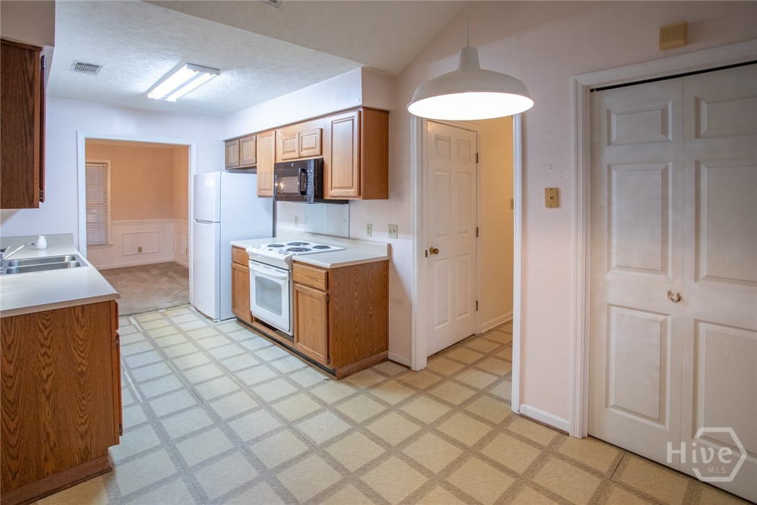 15 Sherborne Road Savannah, GA 31419 - Photo 18 of 60