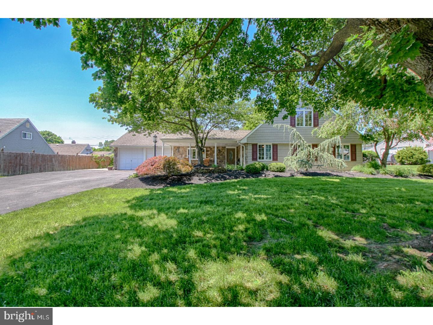 17 Flamingo Road Levittown, PA 19056 - Photo 1 of 24