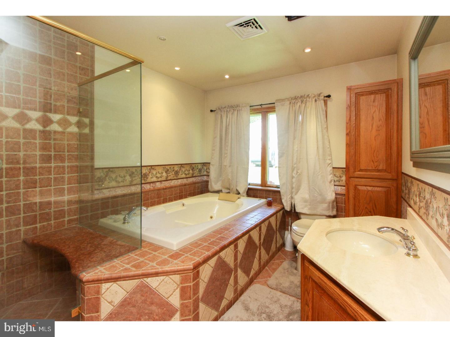 17 Flamingo Road Levittown, PA 19056 - Photo 15 of 24