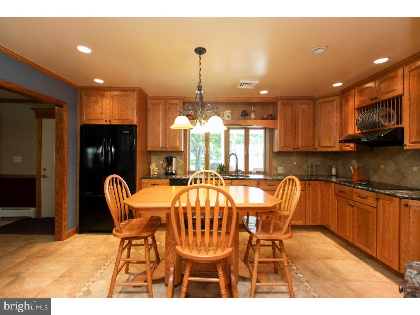 17 Flamingo Road Levittown, PA 19056 - Photo 4 of 24