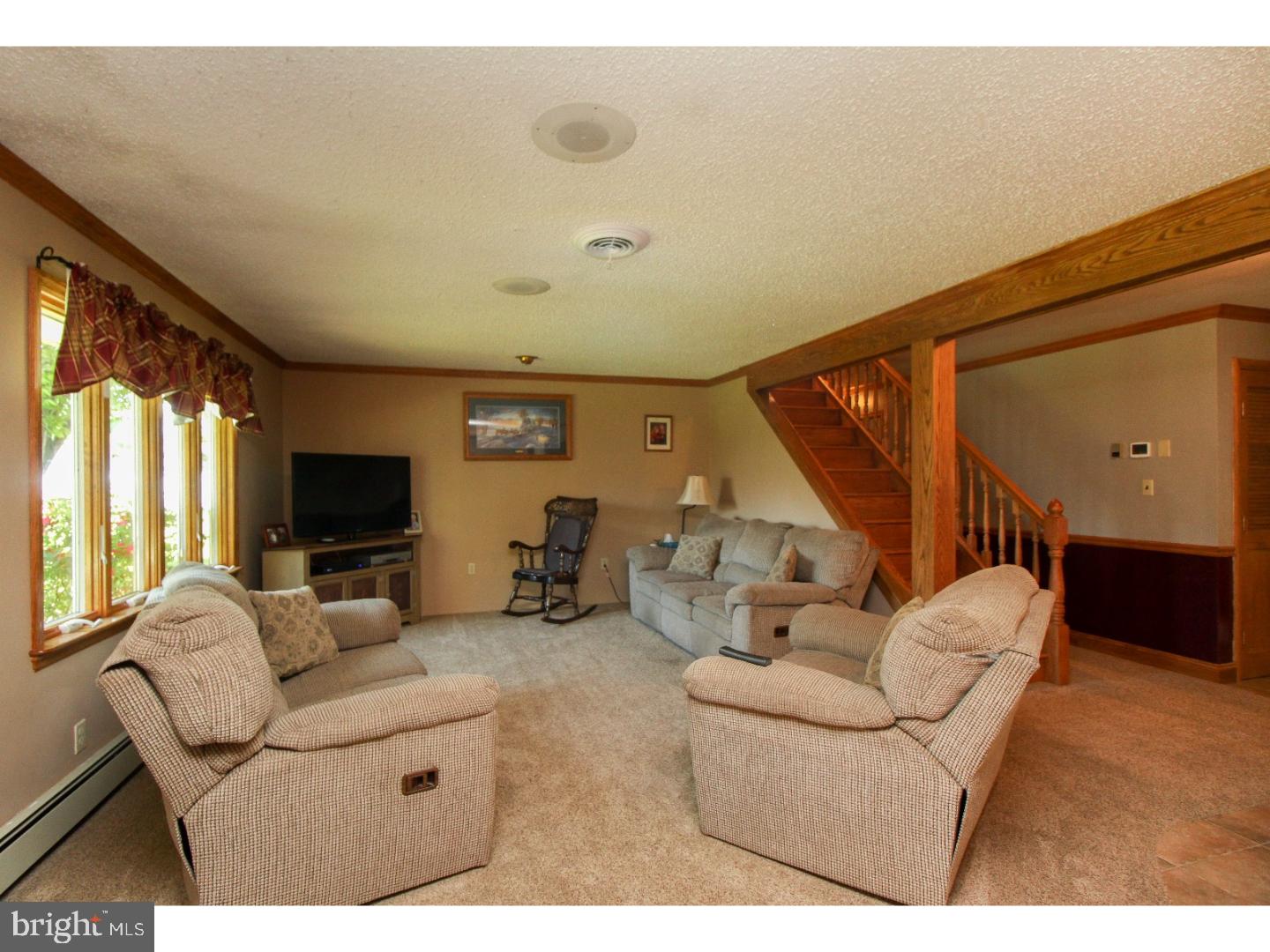 17 Flamingo Road Levittown, PA 19056 - Photo 6 of 24
