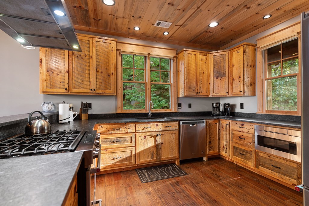 401 Sunrock Mountain Trace Blue Ridge, GA 30513 - Photo 21 of 80 Gallery Image 21