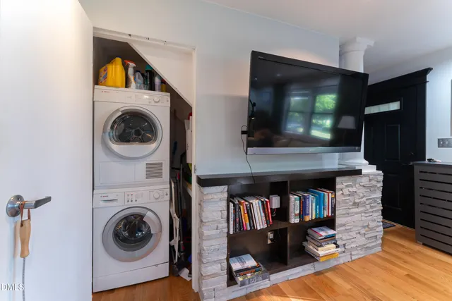 $1,695 | 929 St Marys Street, Raleigh, NC 27605