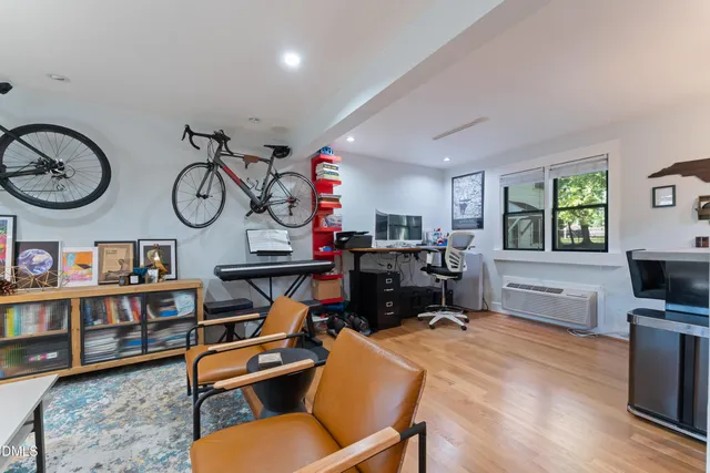 $1,695 | 929 St Marys Street, Raleigh, NC 27605